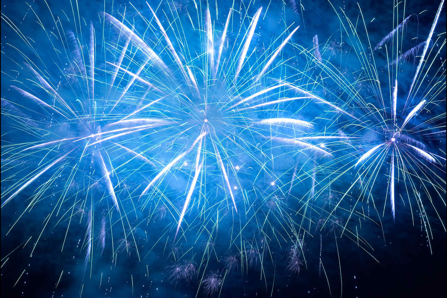 what makes fireworks blue